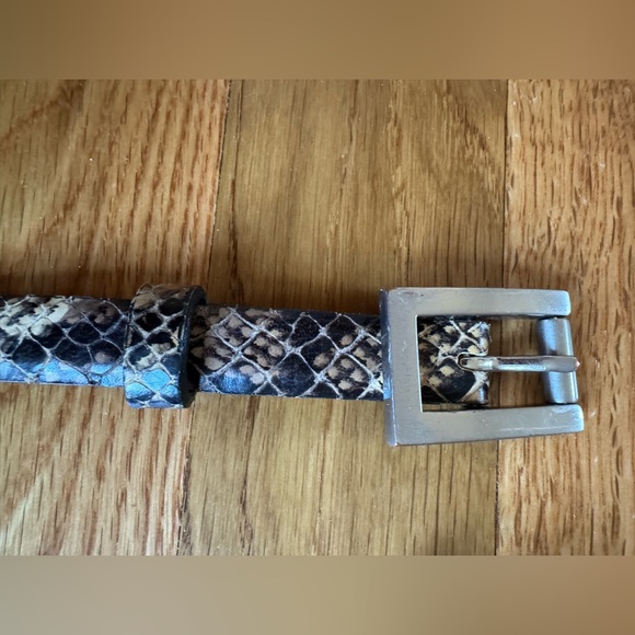 Lot of 5 women’s belts size Small — all leather! Pink, faux snake etc - Picture 3 of 16